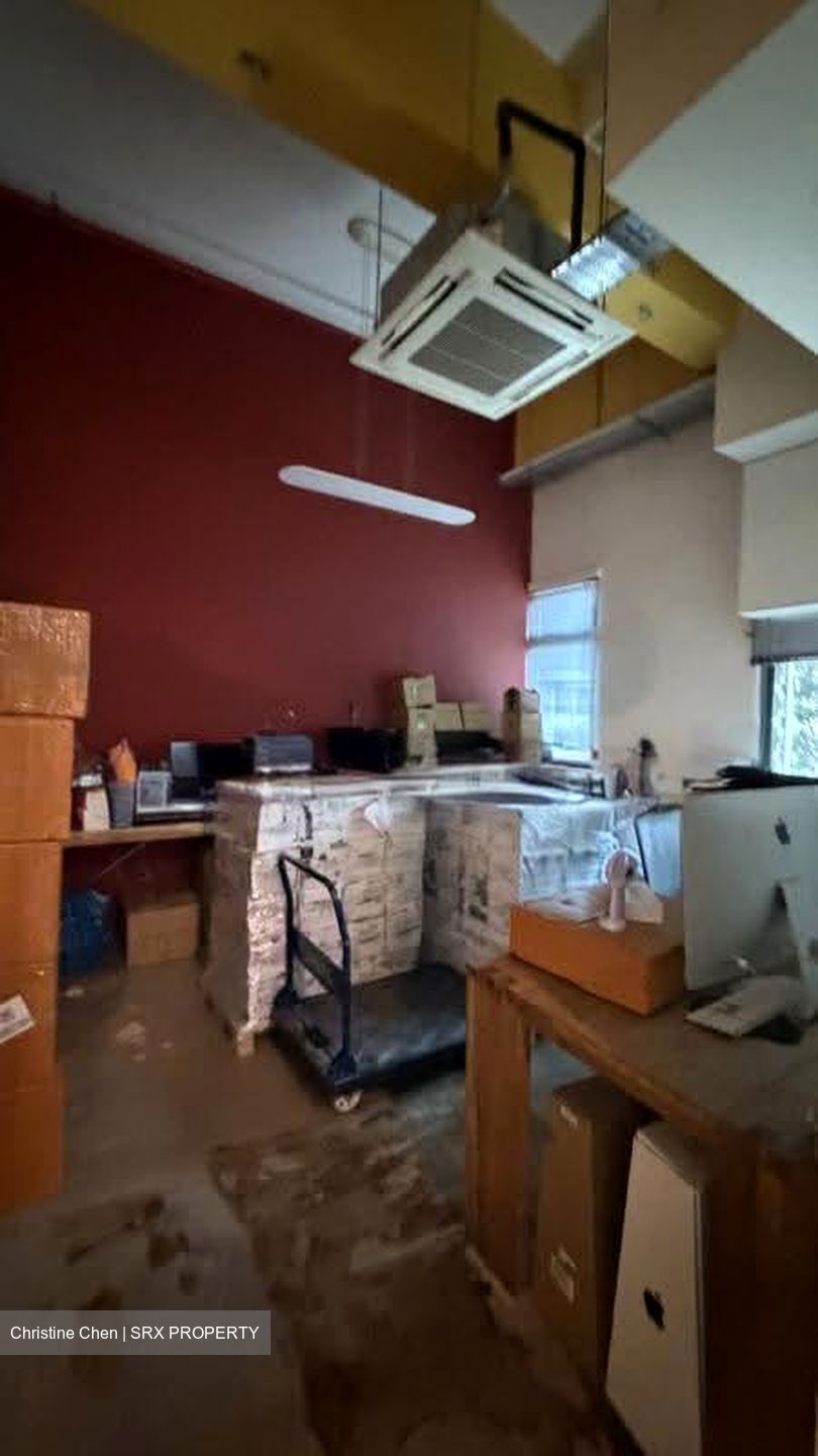 Superior Industrial Building (D14), Factory #622086421